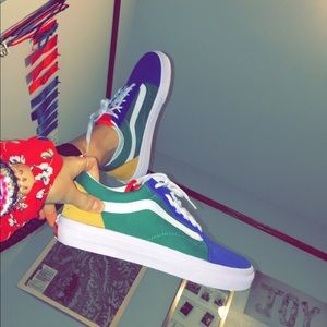 Yacht club vans